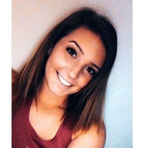 Meet your Posher, Nicole